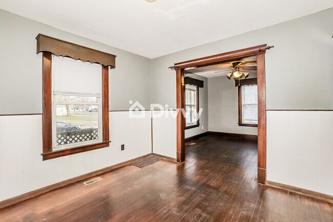 Foto del edificio - 306 Spruce St, Elyria, OH 44035