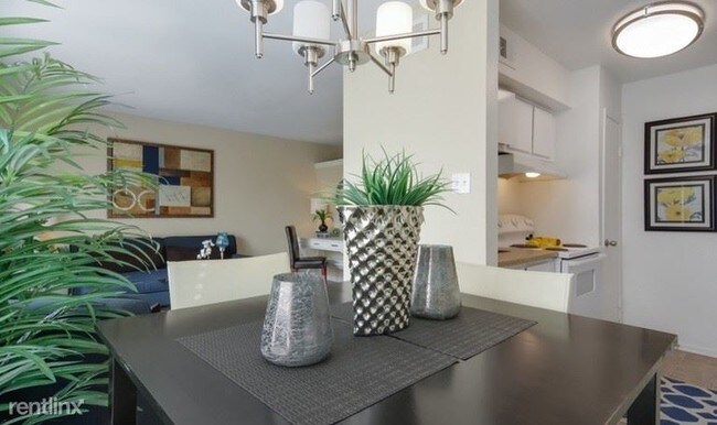 Foto del edificio - 8000 W Tidwell Rd