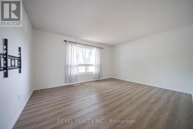 Building Photo - 90 White Owl Crescent