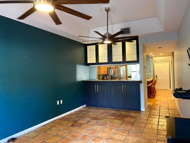 Building Photo - 752 S Orlando Ave