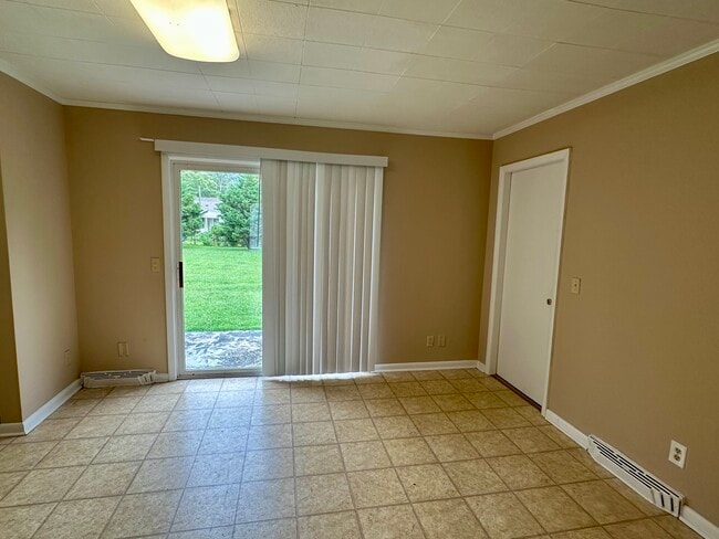 Building Photo - 1119 Meadow Rd