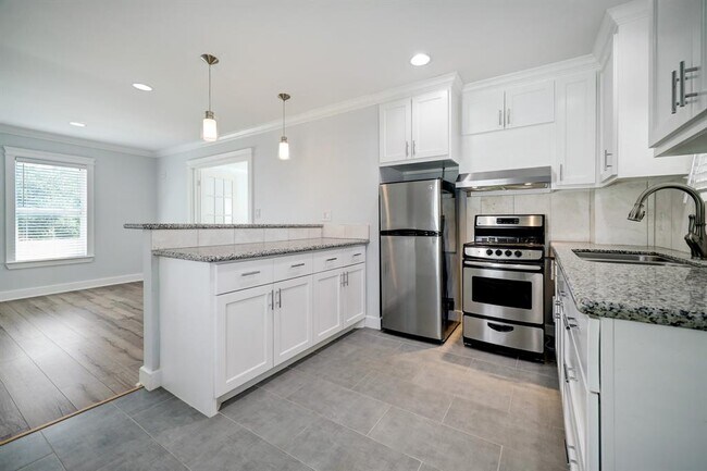 Building Photo - 608 Cordell St