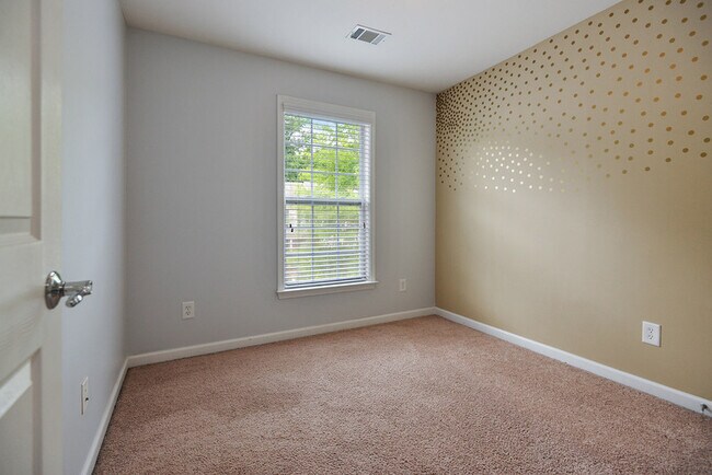 Foto del edificio - 2714 Deerwood Ln
