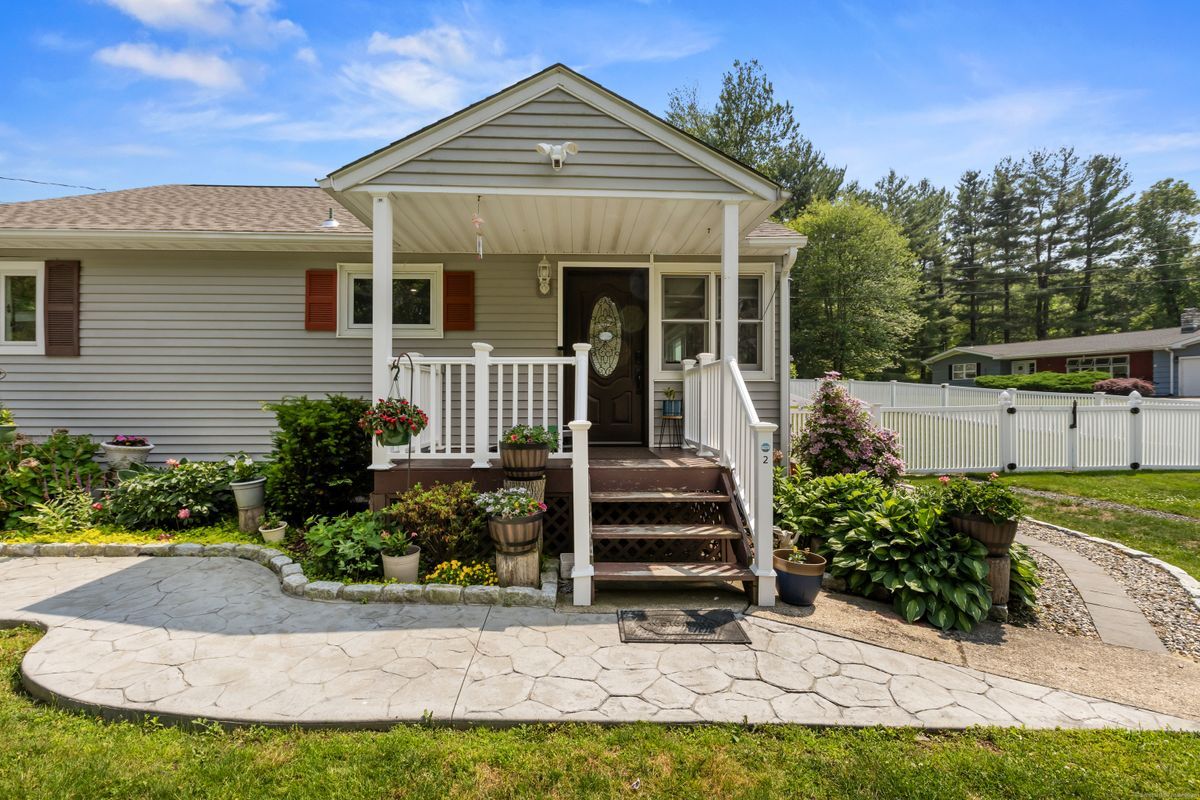 Foto principal - 2 Blueberry Ln