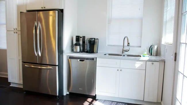 Kitchen View 2 - 3415 Louisiana Avenue Pky
