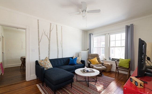 Building Photo - 55 Magazine St