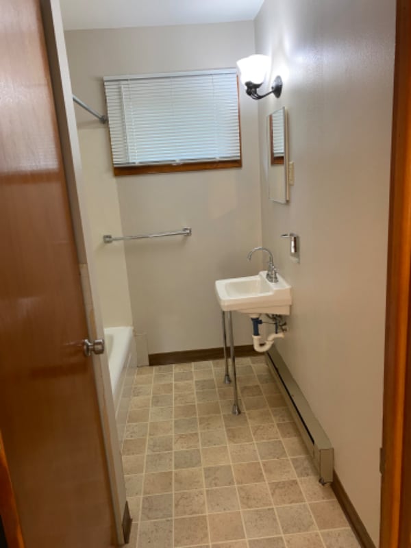 Building Photo - 510 Maple St