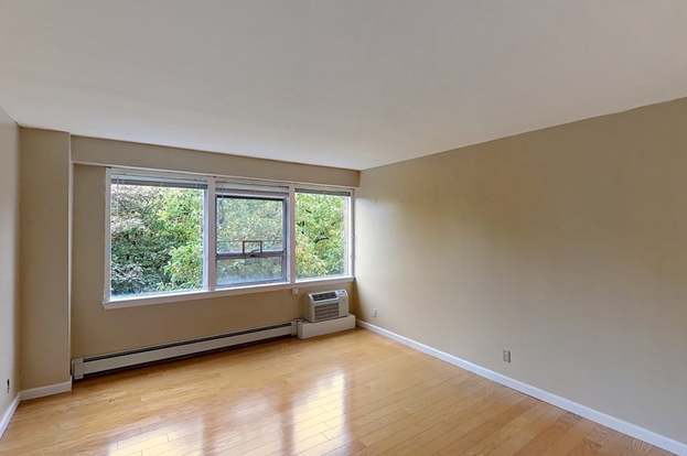 Foto del edificio - 10 Hammond Pond Pkwy