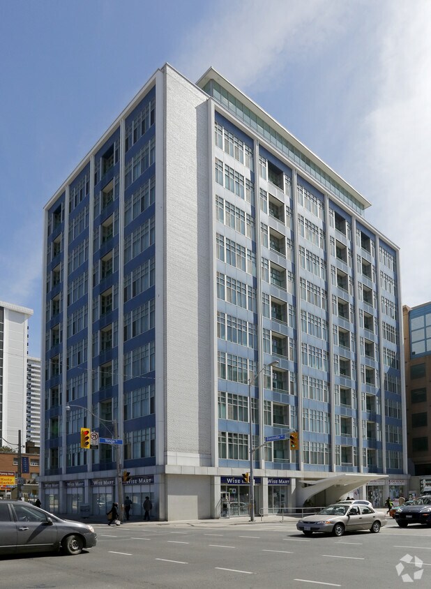 Primary Photo - 1901 Yonge St