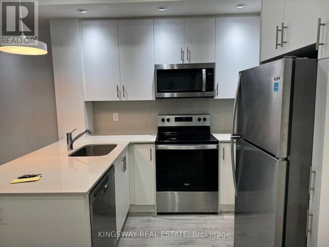 Building Photo - 3550 Colonial Dr