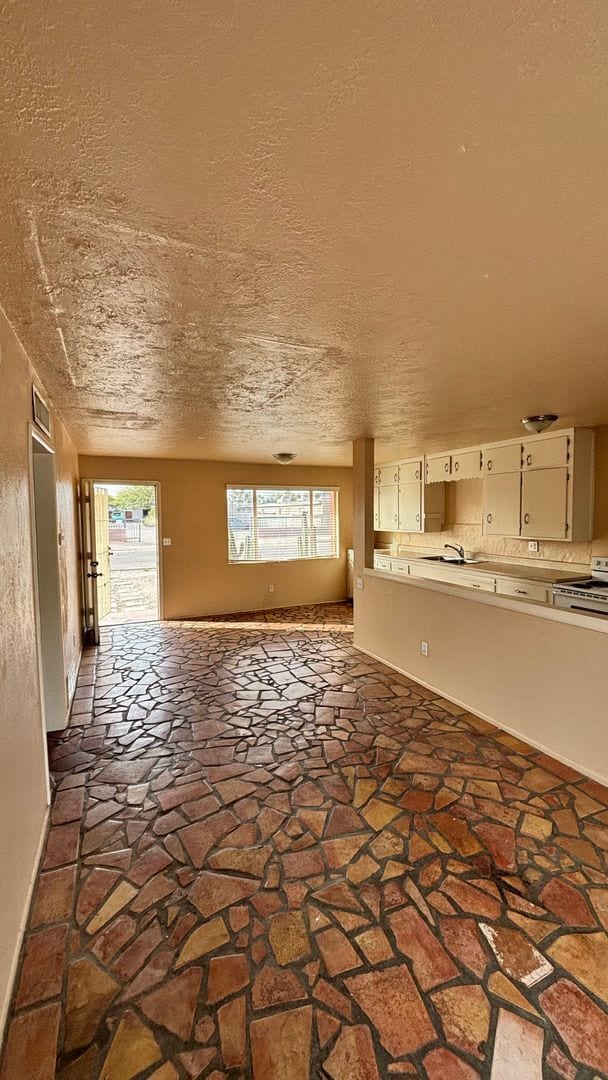 Building Photo - 3101 N Cherry Ave