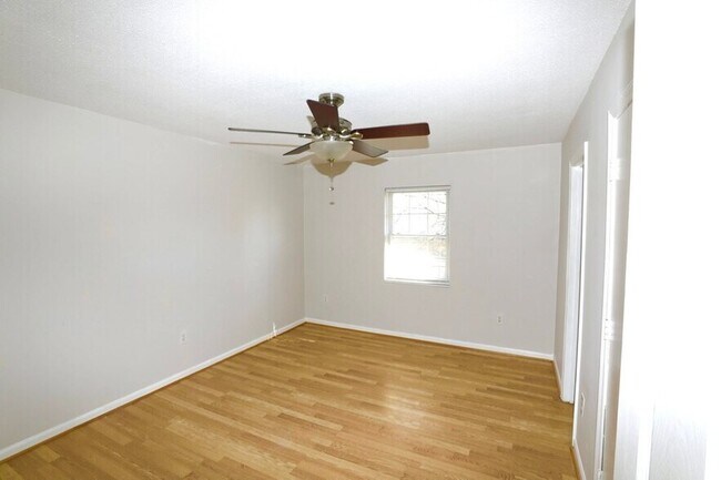 Foto del edificio - 4419-4425 Lela Ave NE