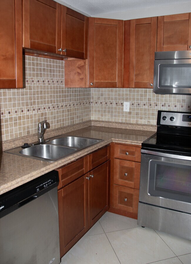 Building Photo - 503 Gardens Dr