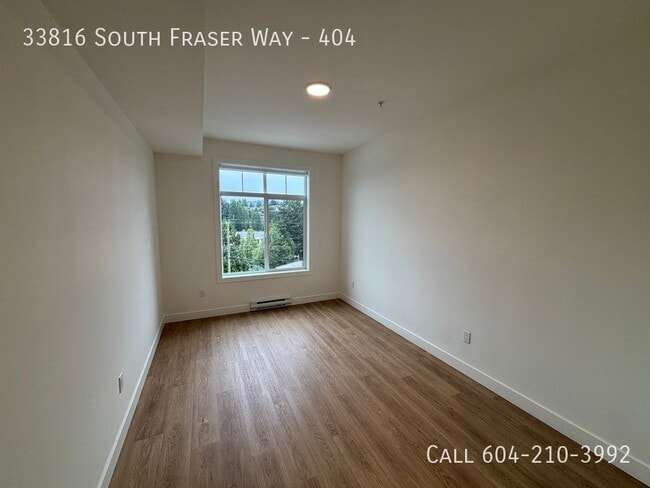 Building Photo - Cozy Condo in Prime Location