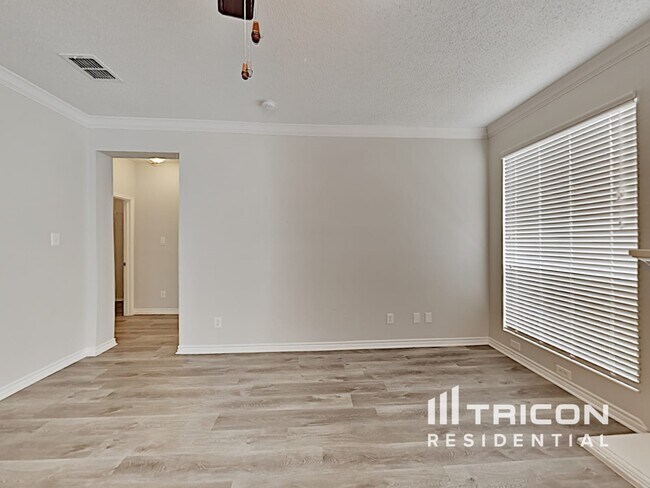 Foto del edificio - 300 Westbrook Dr