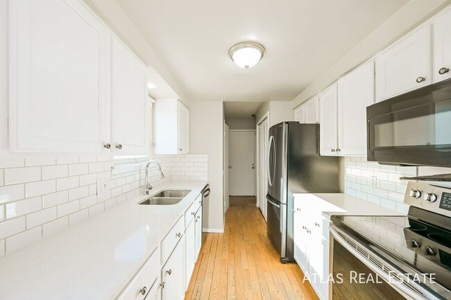 Building Photo - 17124 E Kent Dr