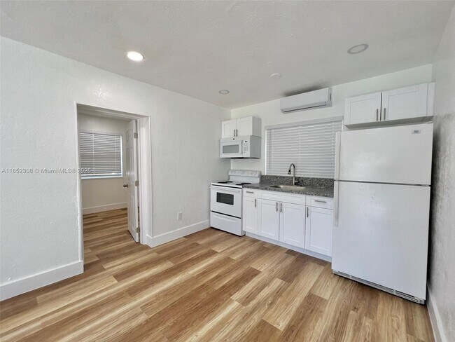 Foto del edificio - 12906 NE 6th Ave