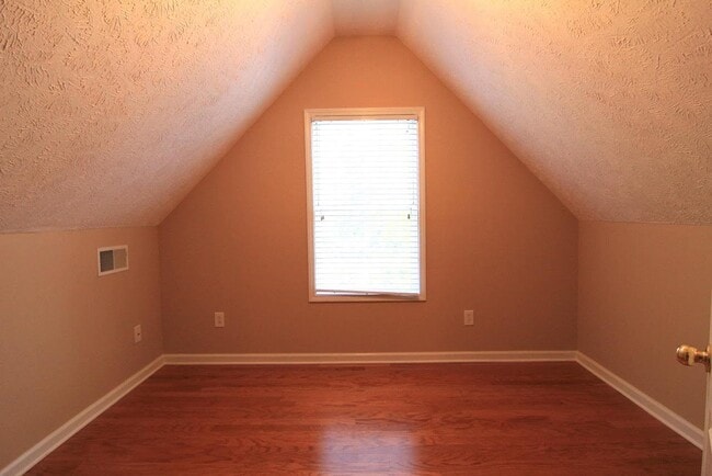 Building Photo - 2552 Lismore Dr
