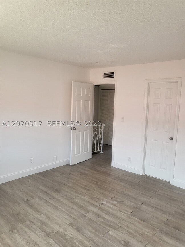 Foto del edificio - 2554 NW 52nd Ave
