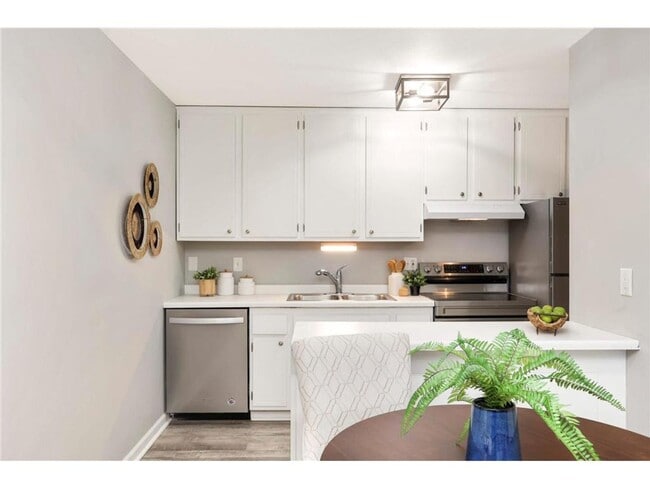 Foto del edificio - Charming 1 Bedroom Condo in the Heart of S...