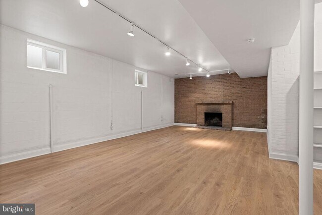 Foto del edificio - 4832 Van Ness St NW
