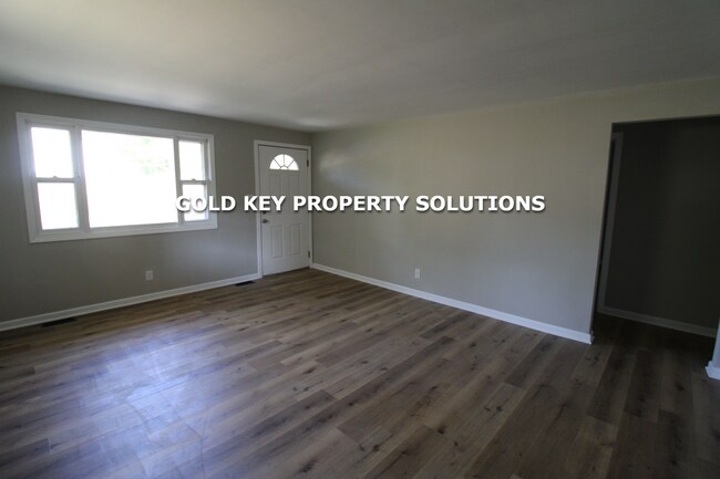 Foto del edificio - 3 BR 1 BA Brick Ranch with New Flooring and Paint (NO SECTION 8)