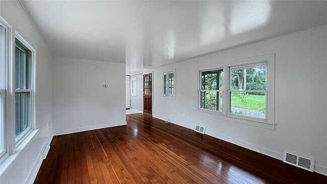 Foto del edificio - 1704 NY-9D