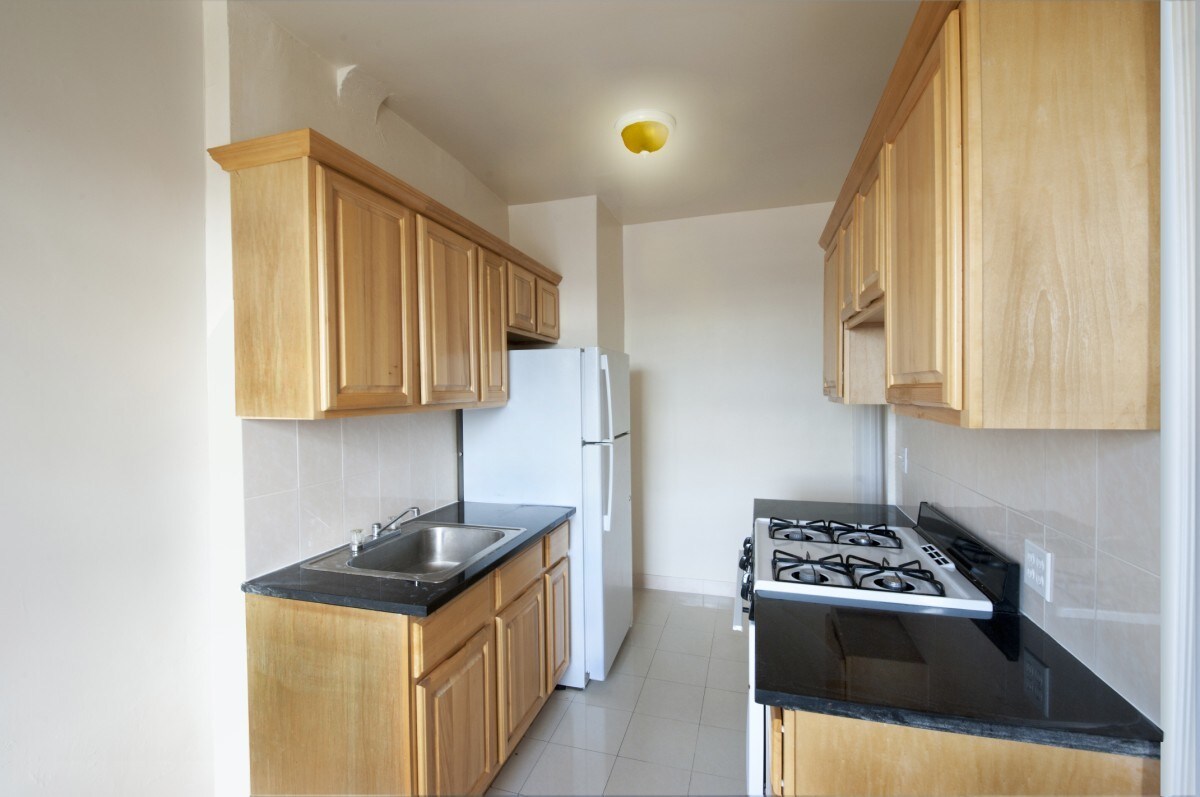 Primary Photo - 144-44 Sanford Ave