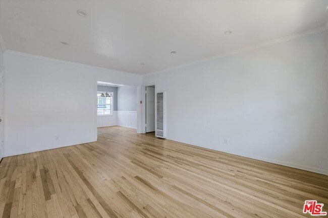 Foto del edificio - 11683 Chandler Blvd