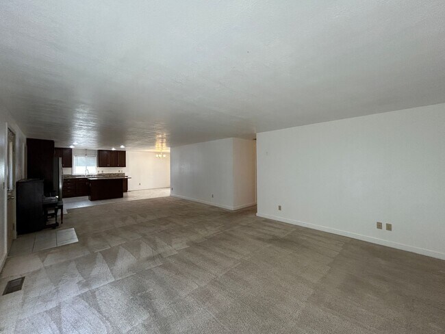 Foto del edificio - 4 Bedroom / 2 Bathroom Home in SW Redmond