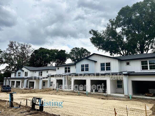 Building Photo - 1545 E Fort King St