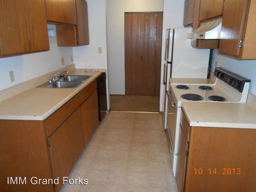 Primary Photo - 2833 19th Ave S