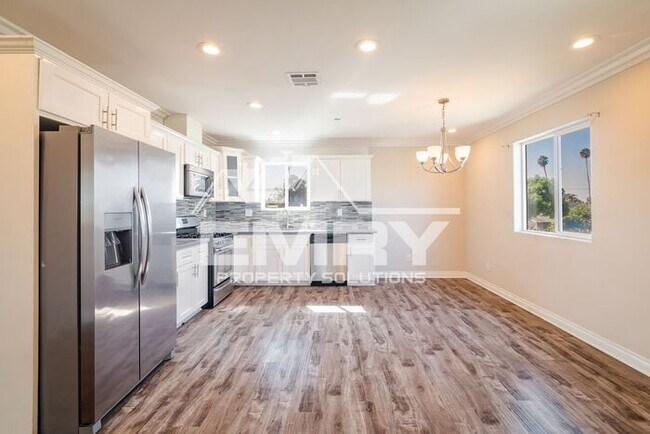 Building Photo - Stunning 4 Bedroom 2 Bathroom Home in LA 9...