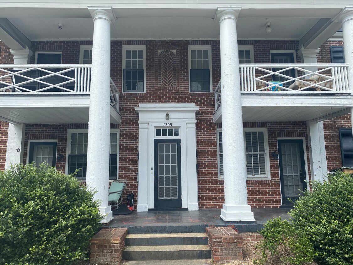 Primary Photo - 1209 Nash St N