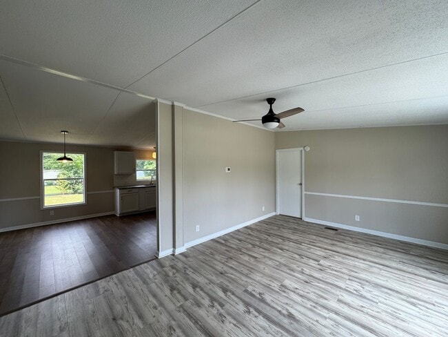 Foto del edificio - Beautifully Updated 3 Bed 2 Bath Home with...