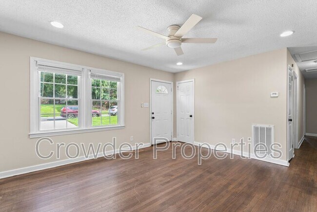 Building Photo - 3612 Sargeant Dr