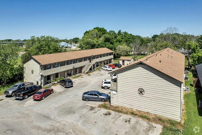 Aerial Photo - Heritage Court Apartments