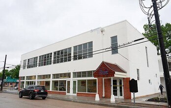 Building Photo - 2212 Stuart St
