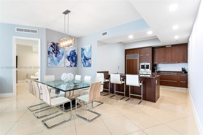 Building Photo - 15901 Collins Ave