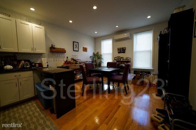 Building Photo - 34-37-37 34th St