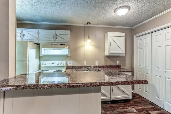 Building Photo - 801 Naylor Ave