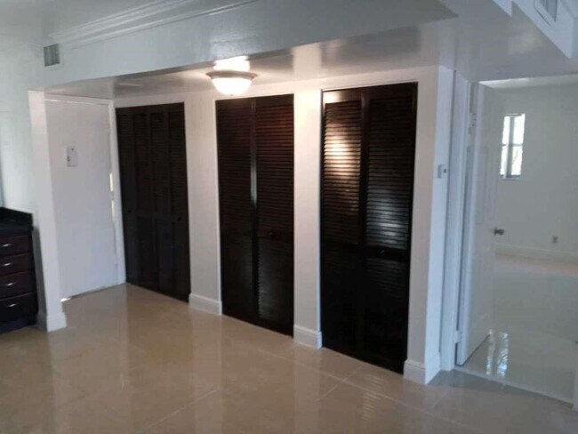 Foto del edificio - 3120 N Pine Island Rd