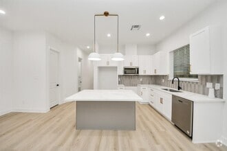 Building Photo - 5137 Pederson St