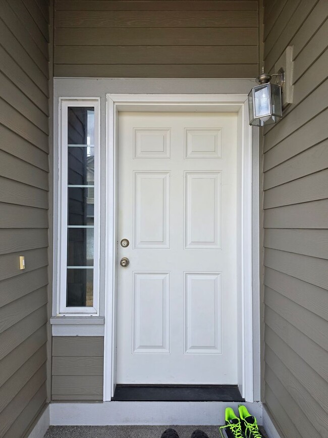 Building Photo - East Hill Kent 4 bedroom 2.5 bathroom with...