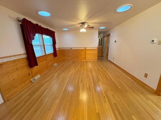 Foto del edificio - 5007 Hazelwood Rd