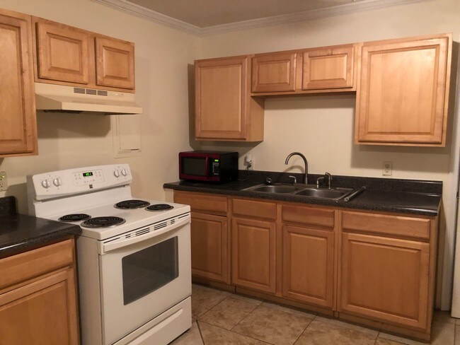 Building Photo - Cozy One Room Studio Apartment in Marietta!