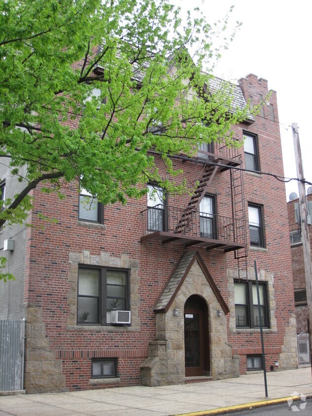 Building Photo - 22-40 Himrod St