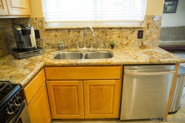 Building Photo - 796 Valley Crest Dr