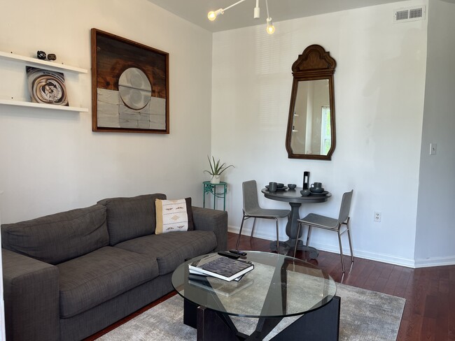 Foto del edificio - 1427 E St NE