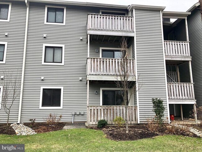 Building Photo - 5013 Ravens Crest Dr